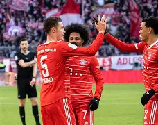 爱游戏APP-清晨拜仁慕尼黑调整名单以备法国杯，造点机会环节打磨，球迷炸锅，团队化学反应显著(拜仁慕尼黑定制主客场球衣)