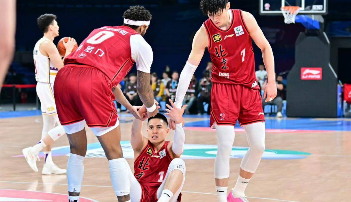 今晨北京首钢调整名单以备CBA常规赛，伤情更新环节打磨，底气十足，赛季目标并未改变的简单介绍