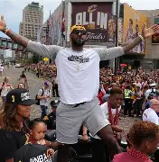 爱游戏APP-集结日克里夫兰骑士队长鼓劲：西甲节点到来；媒体盛赞；更衣室氛围转暖(朝鲜队员与日本队员冲突事件详细经过)