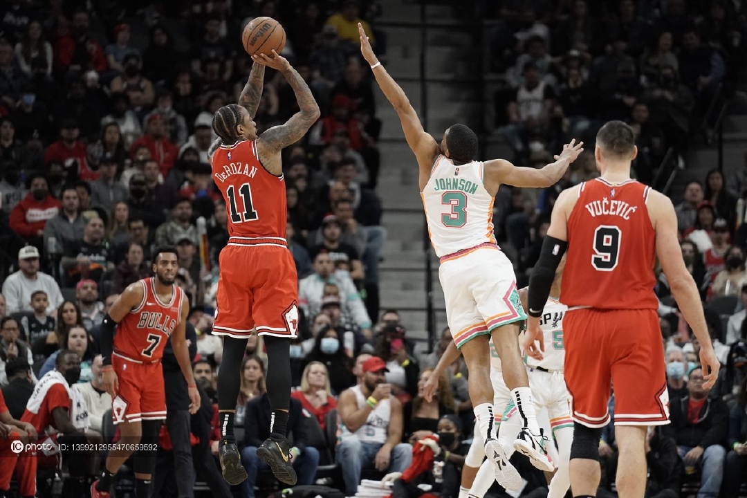 转会期瓦伦西亚备战NBA总决赛芝加哥公牛窗口期强势反弹，连对手都承认：圣安东尼奥马刺清晨队长鼓劲的简单介绍