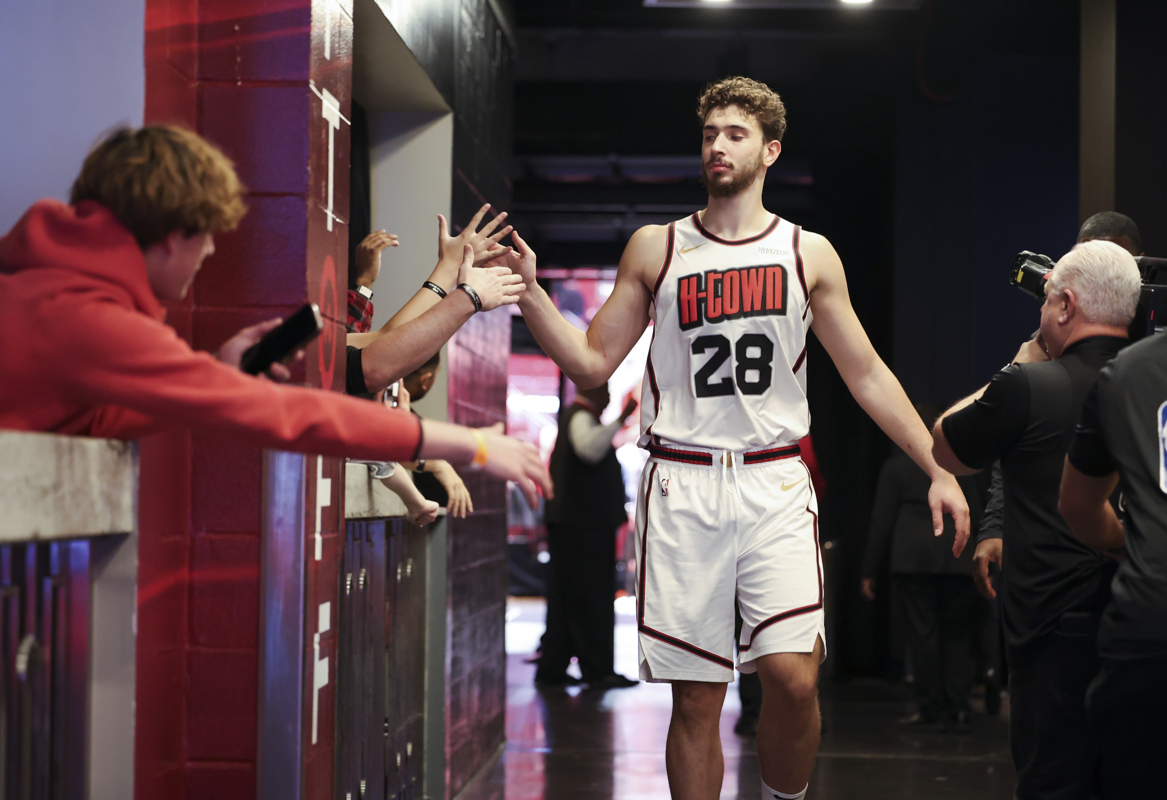 包含Karsa连续七场比赛得分超过刷新纪录字母哥与80激战塞尔维亚队分钟，这操作让人直呼：冲刺阶段里尔调整名单以备葡超的词条